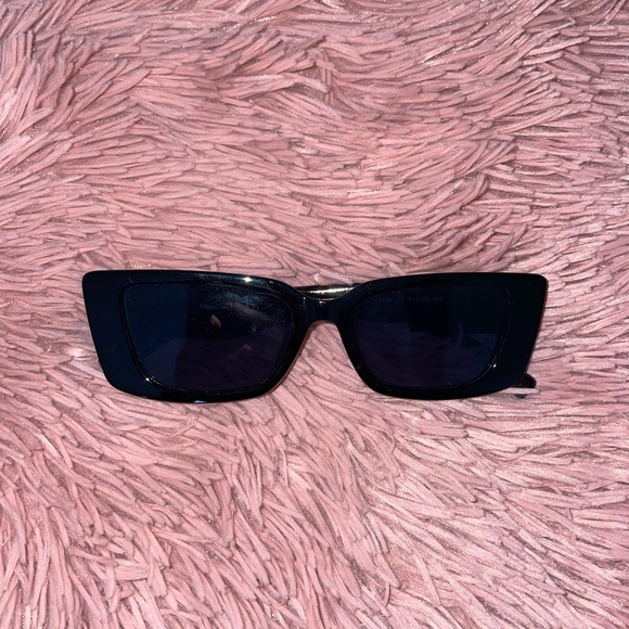 *SOLD* Sunglasses lot - Picture 5 of 5